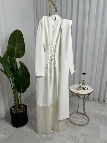 فستان ابيض ناعم