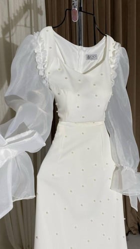 فستان ابيض انيق