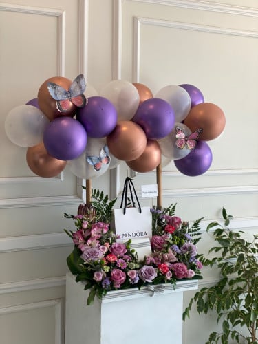 تنسيق الهديه على ستاند مع بالون