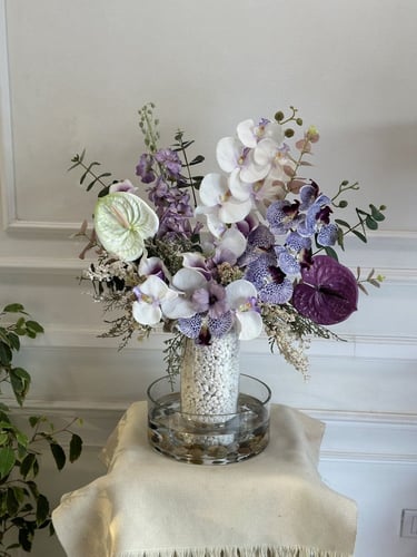 فازه ورد صناعي مع سمك