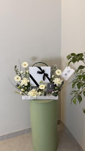 شماغ مونت بلانك مع عطر اف سان لوران