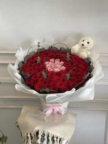 باقة ورد مع دبدوب