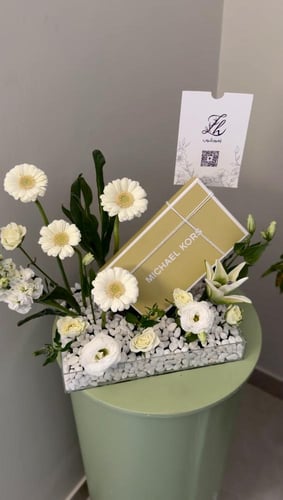 محفظة مايكل كورس مع ورد