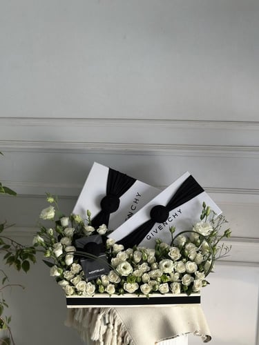 تنسيق الهديه على ستاند خشبي