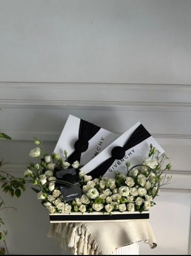 قماش وشماغ جيفينشي مع عطر مونت بلانك مع تنسيق