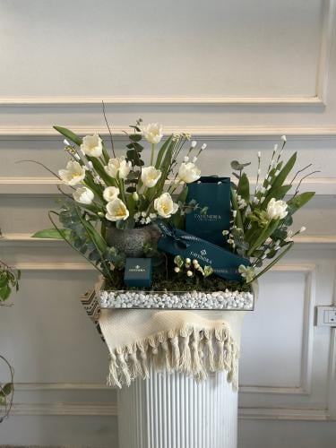 تنسيق اكريلك مع فازه توليب