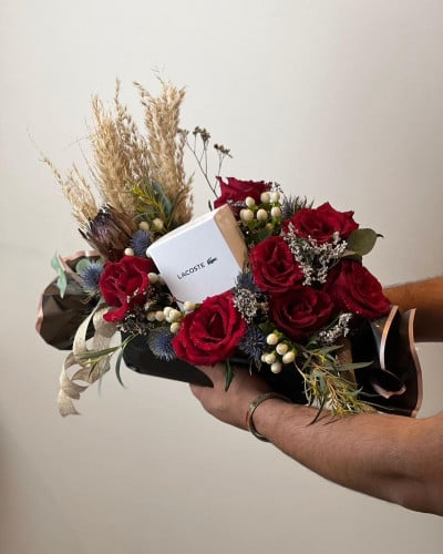 باقه ورد ( بالامكان وضع هديه من قسم المنتجات )