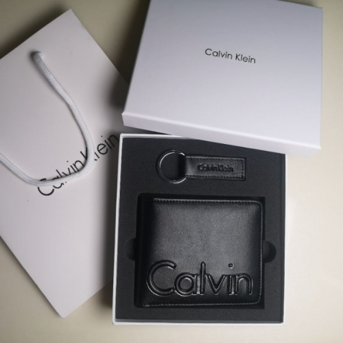 طقم كالفن كلاين ( محفظه - ميداليه )