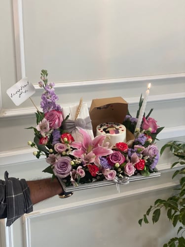 تنسيق الهديه على ستاند مع كيك