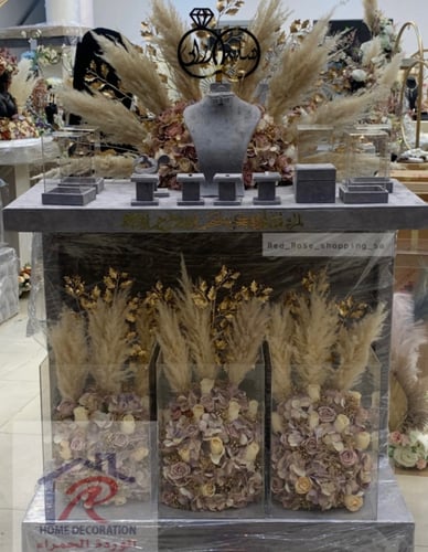 عربيه ملكه مزينه بورود