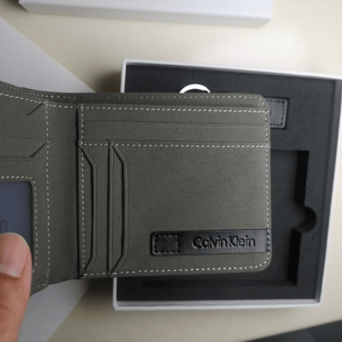 طقم كالفن كلاين ( محفظه - ميداليه )