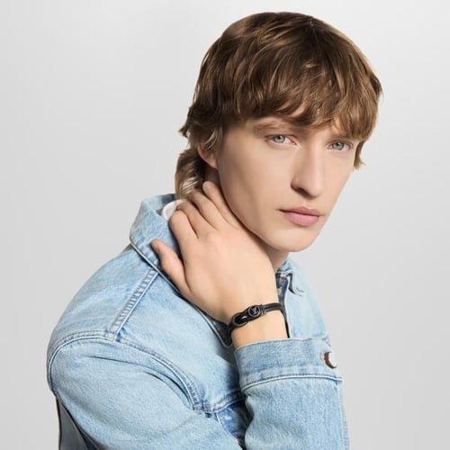 اسواره من لويس فيتون