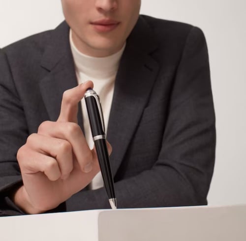 قلم من كارتيه