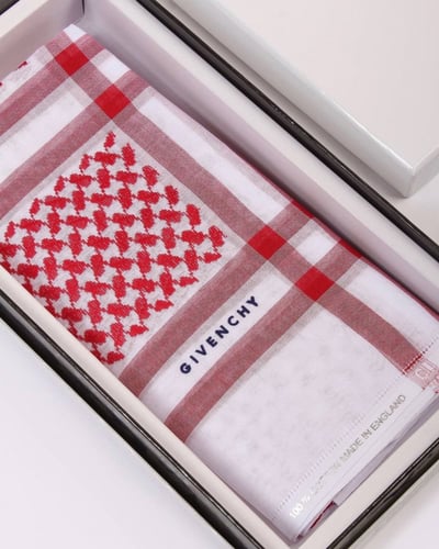 شماغ جيفنشي الأحمر