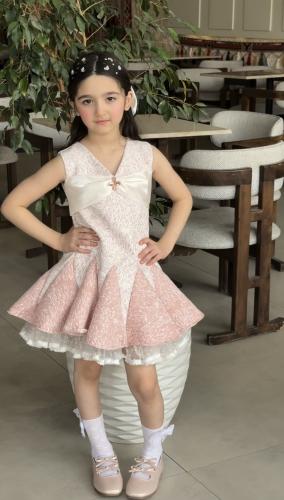 فستان وردي بكسرات