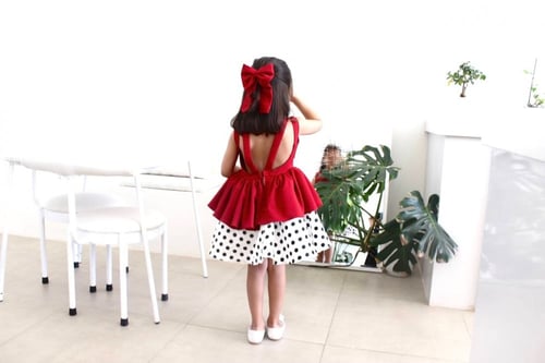 الفستان الأحمر