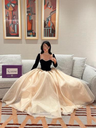 فستان سهرة كلاسيكي مخملي