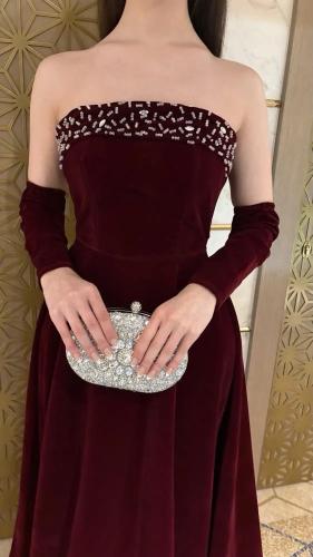 فستان سهره مخمل ملكي بلون العنابي الخمري