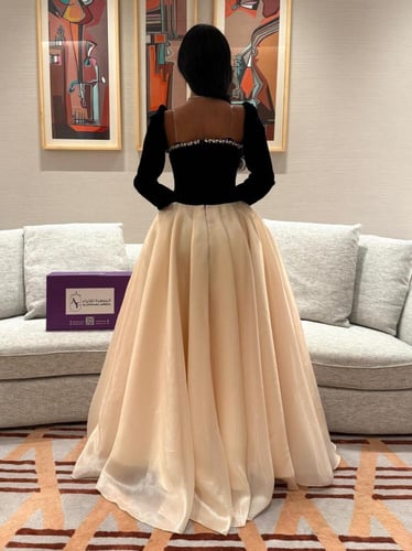 فستان سهرة كلاسيكي مخملي