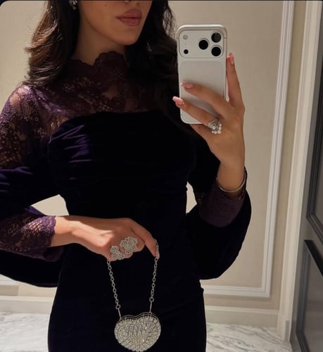 فستان ناعم بأكمام دانتيل لون ليلكي