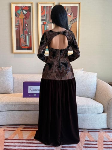 فستان (توب) المخمل المزدوج المطرز بخط عنق قلب مفتو...