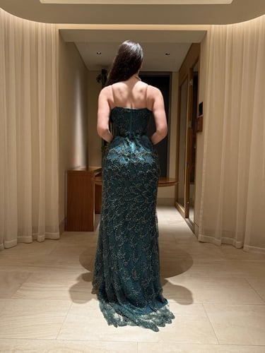 فستان زمردي مُطرز