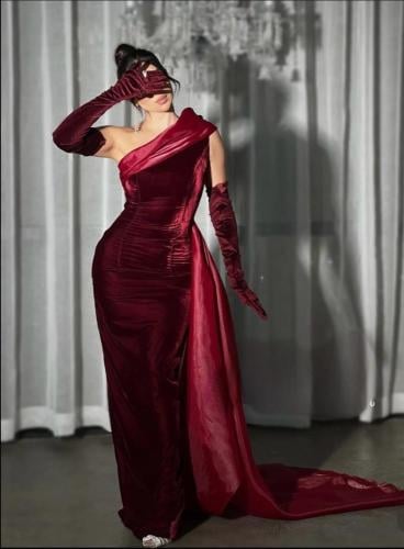 فستان مخمل قصة مميزة