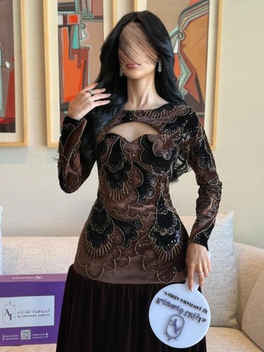 فستان (توب) المخمل المزدوج المطرز بخط عنق قلب مفتو...