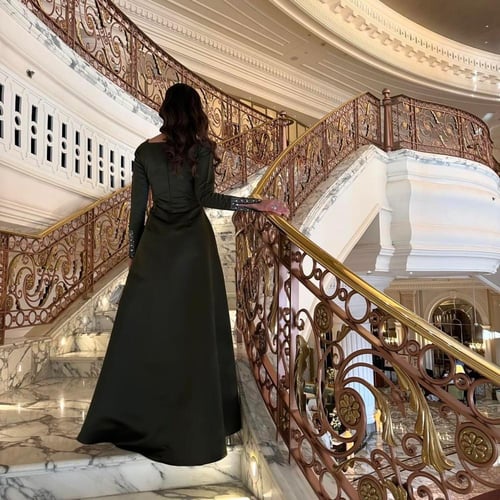 فستان زيتي ناعم مع كريستال من الاكمام