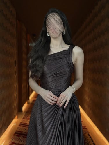 فستان سهرة ماكسي بكسرات طولية وقصة كتف واحد - اللو...