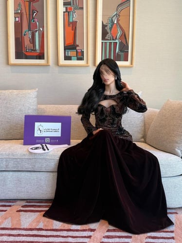 فستان (توب) المخمل المزدوج المطرز بخط عنق قلب مفتو...