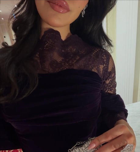 فستان ناعم بأكمام دانتيل لون ليلكي