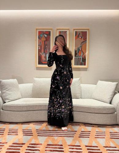 فستان مخمل بتطريز راقي