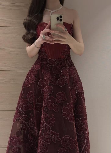 فستان سهرة طويل تول بيج مطرز بالزهور اللامعة - قصة...