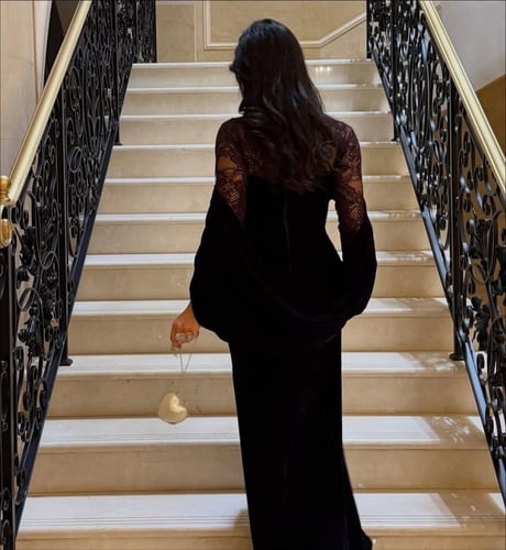 فستان ناعم بأكمام دانتيل لون ليلكي