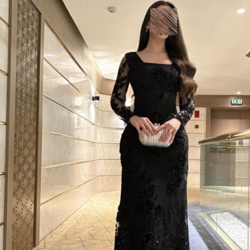 فستان طويل بقصة حورية البحر وأكمام شفافة مطرزة بال...