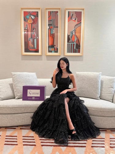 فستان اسود فخم طبقات