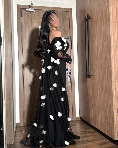 فستان سهرة بتفاصيل ورد انيقة