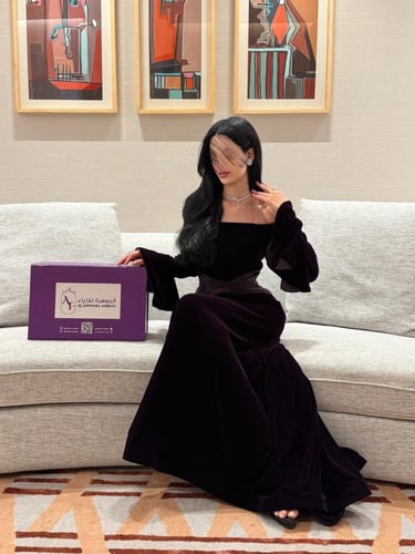 فستان المخمل الأرجواني (الباذنجاني)