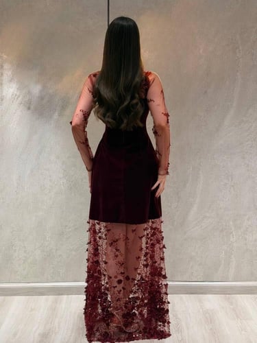 فستان سهرة عودي مخمل بتطريز مورد