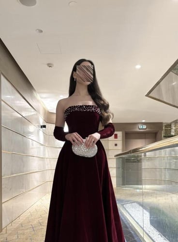 فستان سهره مخمل ملكي بلون العنابي الخمري