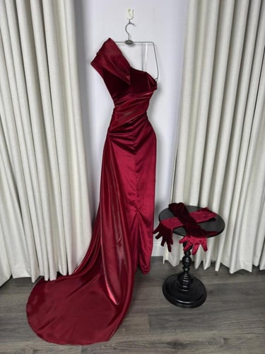 فستان مخمل قصة مميزة