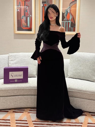 فستان المخمل الأرجواني (الباذنجاني)