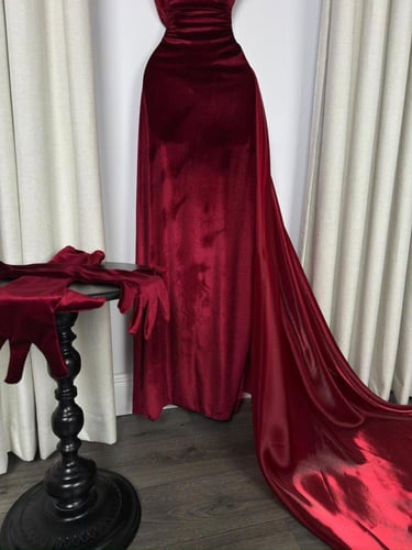 فستان مخمل قصة مميزة