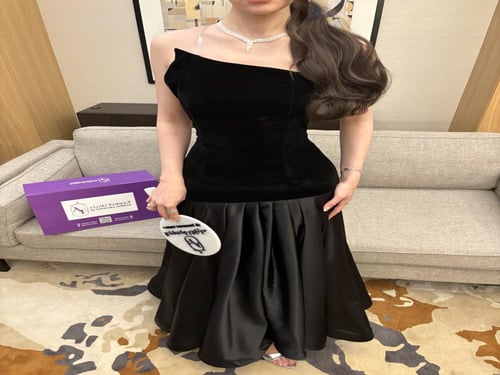 فستان "المخمل والتافتا" الكلاسيكي