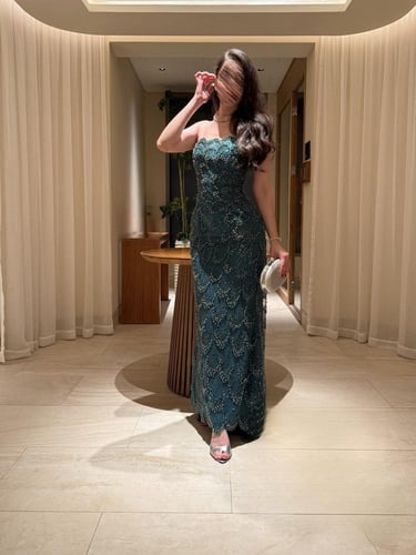 فستان زمردي مُطرز