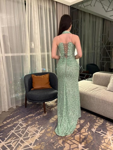 فستان فخم بلون اخضر تفاحي