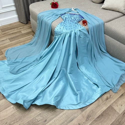 فستان بتطريز على الصدر مميز