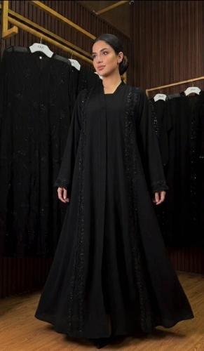 عباية دانتيل قماش ملكي اسود فاحم رقمها 6061