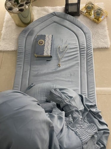 طقم مخمل الباليسه بيت مصحف +مصحف وسبحة وسعادة وروب...